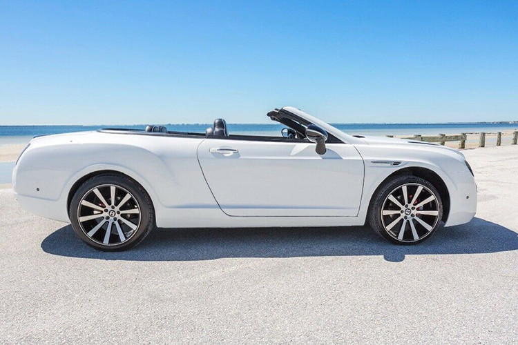 Chiếc Bentley Continental GTC 2015 nhái trong bài viết này là một bản sao tương đối chính xác được rao bán trên eBay, nơi người bán đang đòi một cái giá lên tới 85.000 USD cho sản phẩm của mình. Mặc dù là một chiếc xe nhái được chế tạo ở Michigan, Mỹ thay vì Crewe, Anh, chiếc xe này vẫn có khá nhiều phụ tùng Bentley chính chuẩn.