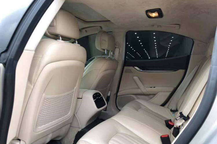 Về tính năng vận hành, phiên bản Ghibli Zegna Edition này dựa trên bản Ghibli tiêu chuẩn, sử dụng động cơ xăng V6 3.0L tăng áp công suất 330 mã lực tại 5.000v/ph và mô-men xoắn cực đại 500Nm tại 4.500v/ph.