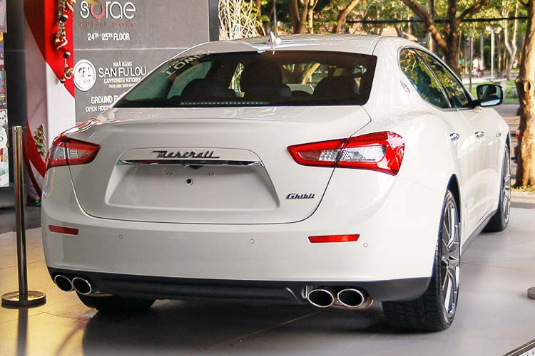 Động cơ kết hợp với hộp số tự động 8 cấp ZF và dẫn động bánh sau cho phép xe tăng tốc 0-100km/h mất 5,6 giây, vận tốc tối đa 263km/h. Nhấn mạnh rằng động cơ này được phát triển bởi bộ phận Maserati Powertrain hợp tác với Ferrari Powertrain và được Ferrari chế tạo tại nhà máy động cơ hiện đại ở Maranello, Ý.