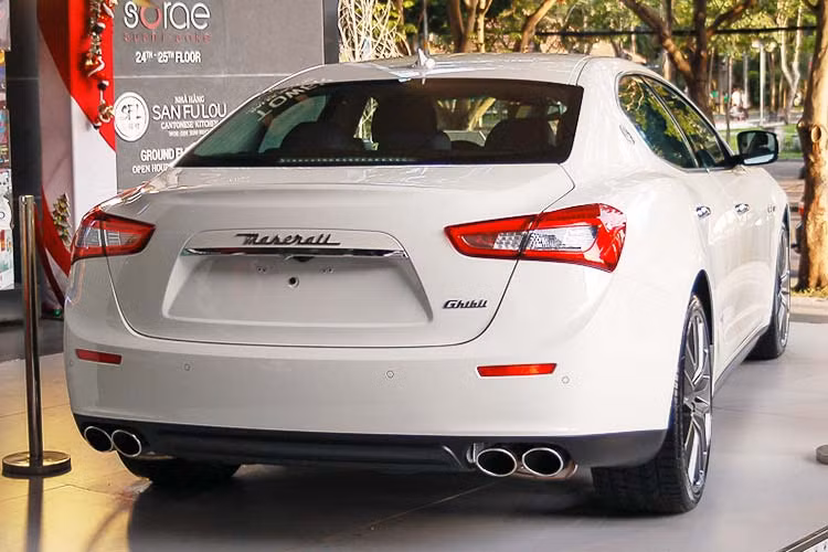 Động cơ kết hợp với hộp số tự động 8 cấp ZF và dẫn động bánh sau cho phép xe tăng tốc 0-100km/h mất 5,6 giây, vận tốc tối đa 263km/h. Nhấn mạnh rằng động cơ này được phát triển bởi bộ phận Maserati Powertrain hợp tác với Ferrari Powertrain và được Ferrari chế tạo tại nhà máy động cơ hiện đại ở Maranello, Ý.