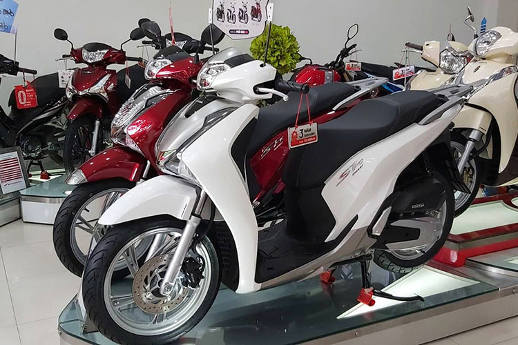 Honda SH 150 tai Viet Nam dang kenh gia toi 130 trieu dong