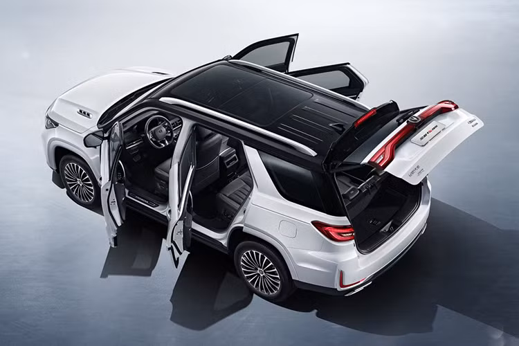 Được thành lập từ năm 1862, Changan Automobile là thương hiệu ô tô quốc doanh lâu đời của Trung Quốc. Tại Trung Quốc, Changan là một thương hiệu thường được các hãng xe nước ngoài "chọn mặt gửi vàng" khi thành lập liên doanh, ví dụ như Ford, PSA, Mazda và Suzuki. Đồng thời, Changan còn có liên doanh với Jiangling Motor Corporation Group để sản xuất những mẫu SUV mang thương hiệu Landwind.