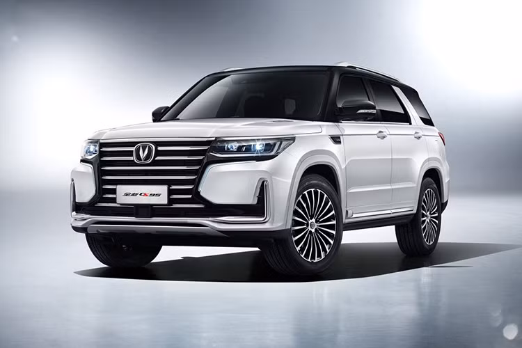 Mới đây, thương hiệu ôtô Changan đã tung ra những hình ảnh và thông tin đầu tiên của mẫu xe SUV hạng sang Trung Quốc mang cái tên CS95 phiên bản nâng cấp. CS95 trên thực tế chính là mẫu SUV cỡ lớn nhất của thương hiệu Changan hiện nay.