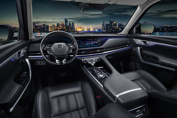 Tương tự ngoại thất, không gian nội thất của Changan CS95 2019 cũng được cải tiến đáng kể so với phiên bản cũ. Thiết kế nội thất tổng thể của Changan CS95 2019 được đánh giá là sẽ thu hút khách hàng trẻ tuổi.