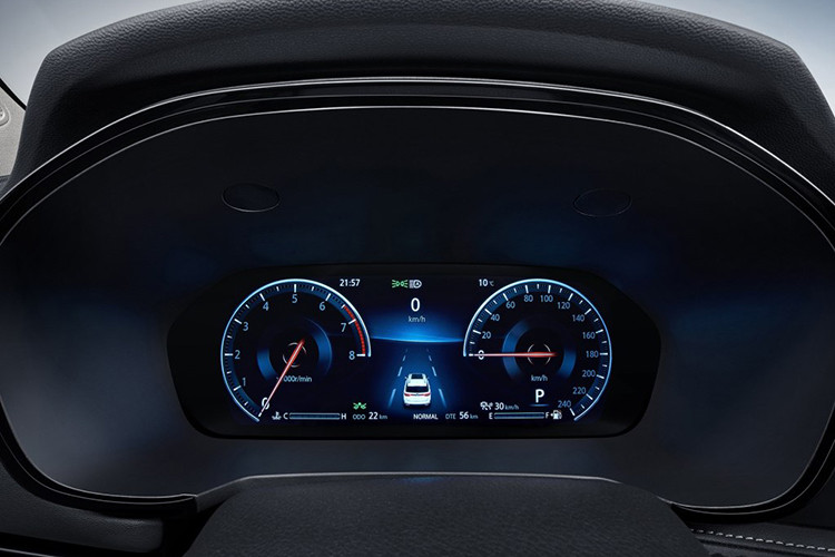 Mẫu xe SUV hạng sang Trung Quốc này được trang bị màn hình LCD 12,3 inch ở bảng đồng hồ... Màn hình 10,25 inch của hệ thống thông tin giải trí, vô lăng đa chức năng 3 chấu với đáy phẳng thể thao.