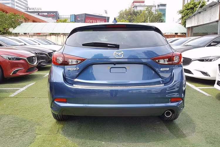 Trong tháng 11/2017, Mazda3 tăng giá thêm 10 triệu đồng với cả 2 phiên bản động cơ 1.5 và 2.0. Đại diện Trường Hải cho biết trong những tháng vừa qua, hãng liên tục giảm giá cho nhiều sản phẩm trong đó có Mazda, nên việc tăng giá nhằm đảm bảo doanh số cho thương hiệu xe này.