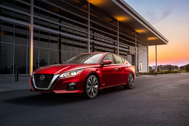 Mẫu xe sedan Nissan Altima 2019 vừa chính thức được ra mắt tại triển lãm ôtô NewYork 2018 vừa qua. Đây được xem làm đối thủ trực tiếp của hai mẫu xe Toyota Camry và Honda Accord tại thị trường Mỹ. Mới đây, hãng xe hơi Nhật Bản lại tiếp tục giới thiệu thêm một phiên bản đặc biệt - Nissan Altim Edition ONE.