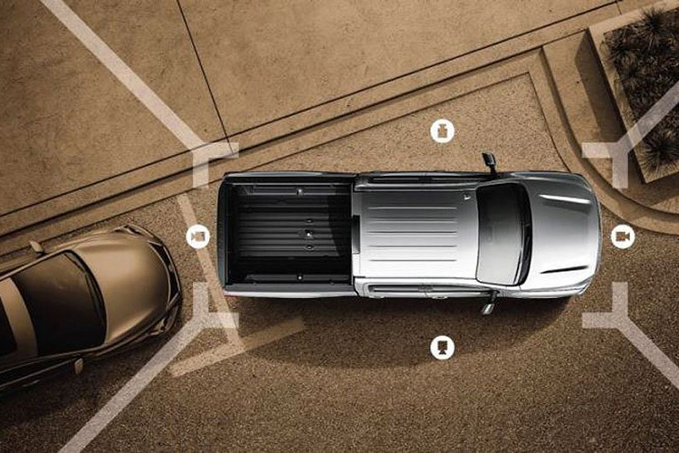 So với phiên bản hiện hành, các trang bị được bổ sung trên Nissan Navara A-IVI sẽ có thêm nhiều tính năng hiện đại hơn, ngoại hình của xe cũng được trang bị đầy đủ hơn so với phiên bản đang bán ra thị trường.