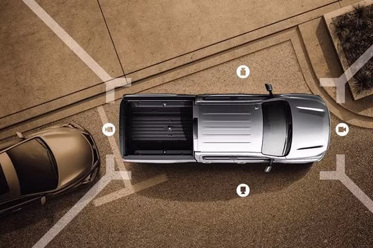 So với phiên bản hiện hành, các trang bị được bổ sung trên Nissan Navara A-IVI sẽ có thêm nhiều tính năng hiện đại hơn, ngoại hình của xe cũng được trang bị đầy đủ hơn so với phiên bản đang bán ra thị trường.