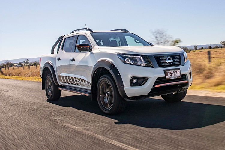Hiện tại, giá xe Nissan Navara đang được phân phối tại thị trường Việt Nam bán lẻ niêm yết chính hãng từ 625 đến 815 triệu đồng. Phiên bản mới A-IVI của xe bán tải Nissan Navara dự kiến có giá không đổi.