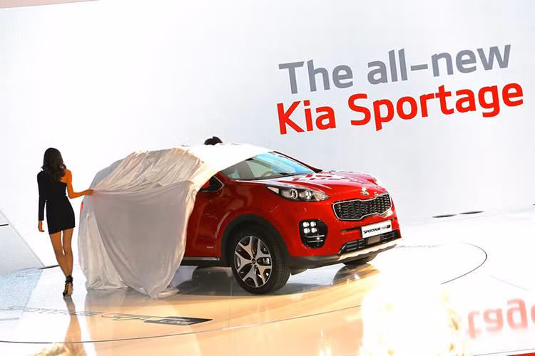 Được ra mắt cách đây không lâu tại thị trường Hàn Quốc, Kia Sportage 2016 thế hệ mới tiếp tục được hãng Kia mang tới triển lãm Frankfurt để giới thiệu tới người dùng châu Âu.