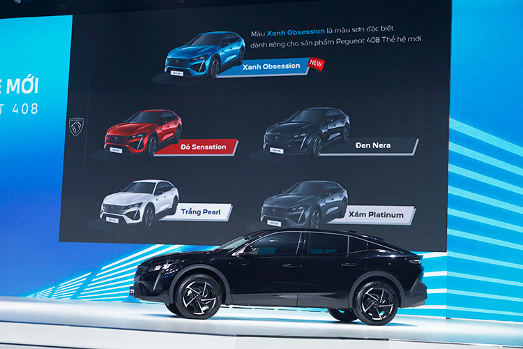 Về an toàn, xe được trang bị nhiều công nghệ hiện đại đáp ứng nhu cầu bảo đảm an toàn và hỗ trợ lái như: Hỗ trợ giữ làn, điều khiển hành trình thích ứng, cảnh báo phương tiện cắt ngang khi lùi, hỗ trợ chuyển làn bán tự động, phanh an toàn chủ động...