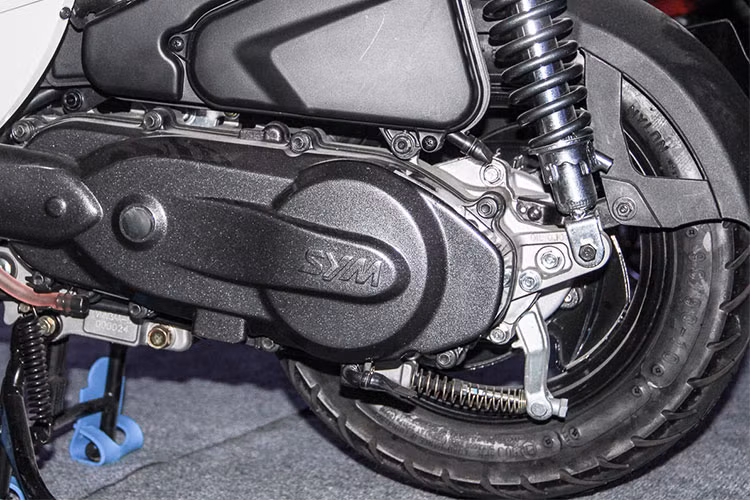 Chủ đạo trên mẫu xe ga Abela 110 mới chính là khối động cơ 110 phân khối, phun xăng điện tử, tiết kiệm nhiên liệu va tản nhiệt bằng không khí.