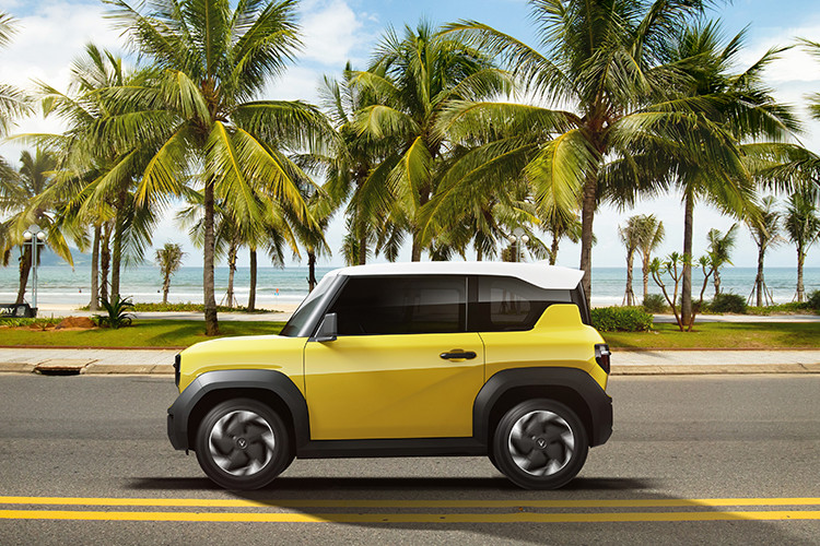 Về vận hành, dự đoán VF3 sẽ được trang bị motor điện công suất hơn 43 mã lực, 110 Nm lực kéo, dẫn đồng cầu sau. Đáng chú ý có tầm vận hành theo tiêu chuẩn NEDC lên tới 210 km trong 1 lần sạc nhờ sử dụng bộ pin lithium-ion dung lượng 18.64 kWh. Lợi thế của xe có thể sạc nhanh từ 10 đến 70% trong 36 phút.