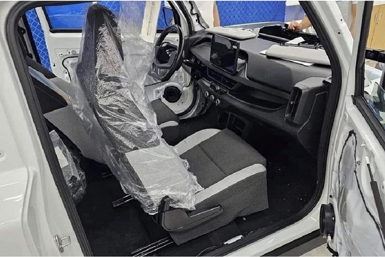 VinFast VF3 được phát triển dựa trên nghiên cứu về nhu cầu và thói quen đi lại của người Việt. Xe sở hữu chiều dài x rộng x cao lần lượt là 3.114 x 1.673 x 1.567 mm. Với kích thước này, VF3 sẽ là mẫu xe nhỏ nhất của VinFast hiện nay, cạnh tranh trực tiếp với Wuling Hongguang MiniEV của Trung Quốc.