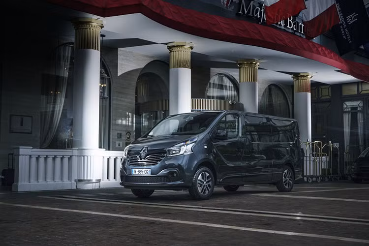Với mục tiêu nhắm đến các khách hàng chuyên nghiệp và các khách hàng VIP cần sự riêng tư, chiếc xe Renault Trafic SpaceClass - thuộc dòng VAN đã được hãng xe Pháp cho ra đời với không gian rộng rãi bậc nhất có 9 chỗ ngồi, 50 chi tiết cá nhân hóa và sử dụng chất liệu cao cấp.