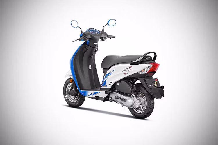 Trang bị trên mẫu xe ga Honda Activa-i 2018 sẽ bao gồm cặp phuộc ống lồng và giảm xóc đơn phía sau, cùng với đó là bộ vành đúc bằng thép có kích thước 10 inch và bình xăng của xe có dung tích 5,3 lít. 