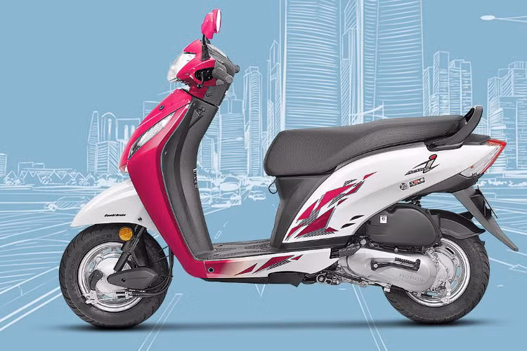 Giá xe Honda Activa-i 2018 dự kiến sẽ được bán ra với giá 50.010 Rupee (tương đương 16,9 triệu đồng). Khi có mặt trên thị trường Ấn Độ, mẫu xe ga giá rẻ Honda Activa-i sẽ cạnh tranh với các đối thủ như Hero Pleasure, Suzuki Let's, Yamaha Cygnus và TVS Sscooty Zest.