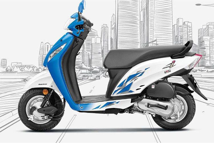Mẫu xe ga giá rẻ Honda Activa-i 2018 sẽ có mặt trên thị trường với 5 lựa chọn màu sắc, gồm Xanh, Hồng, Đỏ, Xám và Tím. Các trang bị và tiện ích nổi bật trên xe Honda Activa-i 2018 bao gồm ổ khóa đa năng 4 trong 1 với nút mở yên rời, móc treo đồ, đồng hồ analog 2 tông màu và ống xả kim loại bóng.
