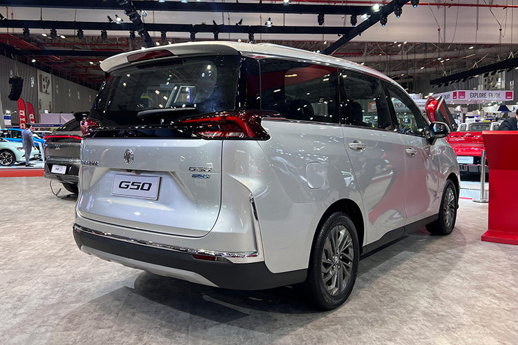 Nếu giá bán trên là chính xác thì MG G50 rẻ hơn rất nhiều so với những mẫu MPV cỡ trung khác đang bán tại Việt Nam như Toyota Innova Cross (810 - 999 triệu đồng), Haima 7X (865 triệu đồng) và GAC M6 Pro (699 - 799 triệu đồng).