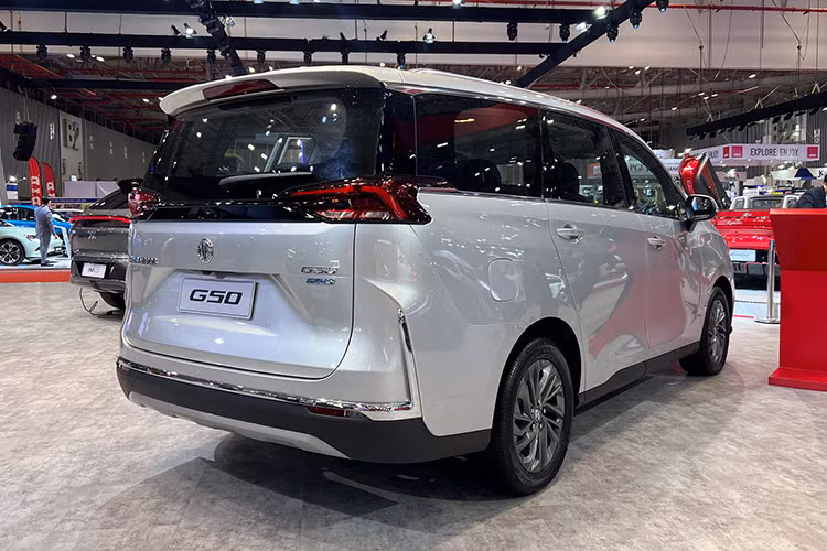 Nếu giá bán trên là chính xác thì MG G50 rẻ hơn rất nhiều so với những mẫu MPV cỡ trung khác đang bán tại Việt Nam như Toyota Innova Cross (810 - 999 triệu đồng), Haima 7X (865 triệu đồng) và GAC M6 Pro (699 - 799 triệu đồng).