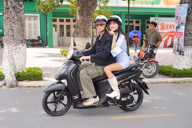 Yamaha Janus 2024 sử dụng động cơ Blue Core 4 thì, dung tích 125cc, kết hợp với công nghệ phun xăng điện tử.