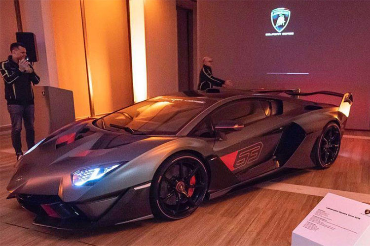 Hãng Lamborghini chỉ khẳng định SC18 Alston có khả năng bám đường và độ ổn định cao hơn Aventador SVJ. Dù được tối ưu hóa để chạy trên đường đua nhưng Lamborghini SC18 Alston vẫn có thể lưu thông trên đường phố. Chiếc Lamborghini SC18 Alston này đương nhiên hiện đã có chủ. Tuy nhiên, danh tính của người sở hữu chiếc siêu xe có một không hai không hề được hé lộ.