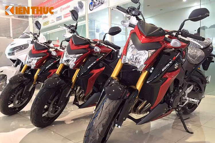 Trước sự "thống trị" của Kawasaki Z1000 cùng hãng loạt những dòng xe cùng phân khúc của Honda, Yamaha, KTM..., Suzuki GSX-S1000 đã "thổi một luồng gió mới vào phân khúc naked-bike tại Việt Nam.