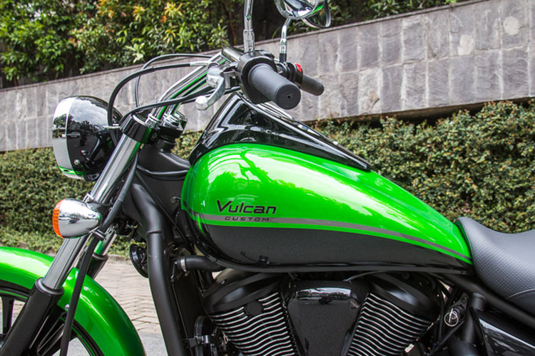 Xuất hiện từ năm 2006, Vulcan đã trở thành đối thủ đáng gờm của những hãng xe Nhật, thậm chí ngang hàng với những dòng xe Mỹ như Harley-Davidson Softail và Fat Boy. Phiên bản mới này được cải tiến nhiều về công nghệ, trong khi kiểu dáng không nhiều thay đổi. Nó vẫn là một chiếc môtô thuộc dòng cruiser thuần túy. 