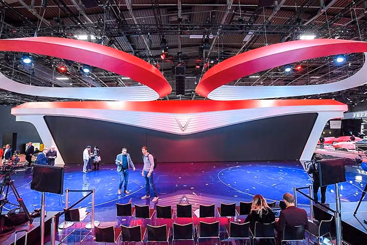 David Beckham la nguoi dau tien trai nghiem xe oto VinFast-Hinh-2