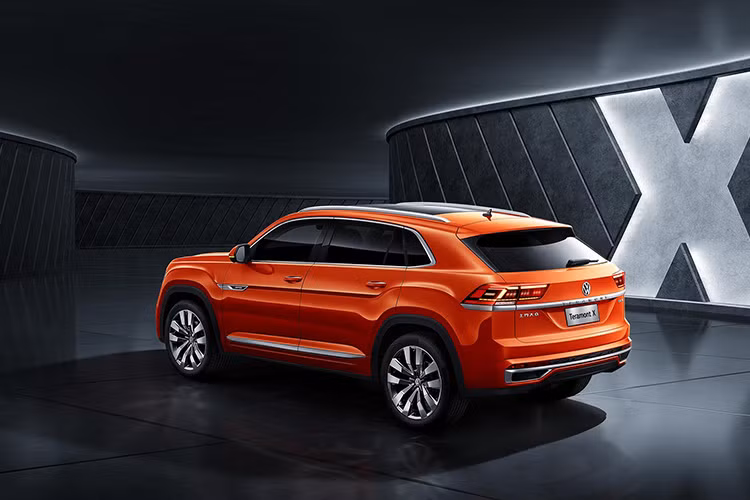 Về truyền động, nhiều khả năng Tiguan 2020 sẽ không mang trong mình một khối động cơ hoàn toàn mới mà vẫn sẽ sử dụng chung nền tảng động cơ như thế hệ hiện tại, tất nhiên là sẽ có sự tinh chỉnh nhẹ về hiệu suất.