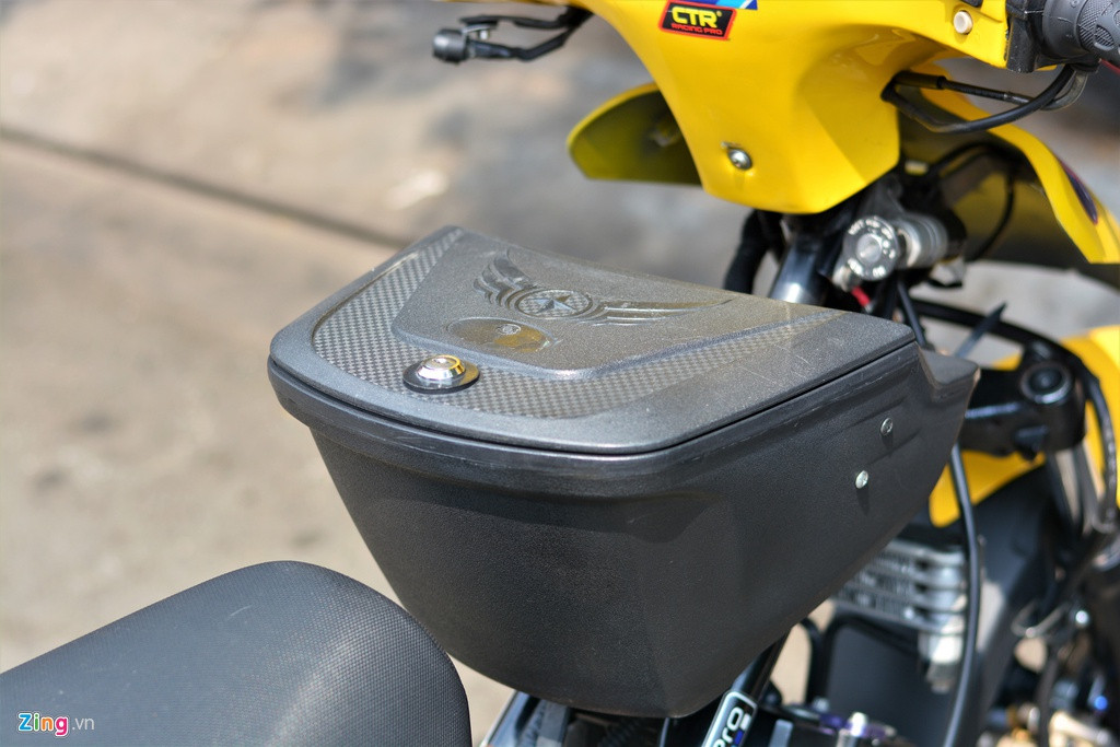 Thùng trước là một trong những phụ kiện không thể thiếu đối với những mẫu xe nhỏ gọn như FX. 