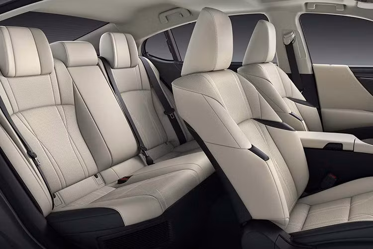 Khả năng cao Lexus ES mới sẽ giữ lại nền tảng TNGA-K hiện có. Tuy nhiên, các tài liệu đăng ký bằng sáng chế gần đây cho thấy Lexus sẽ có sự thay đổi lớn về hệ thống truyền động.
