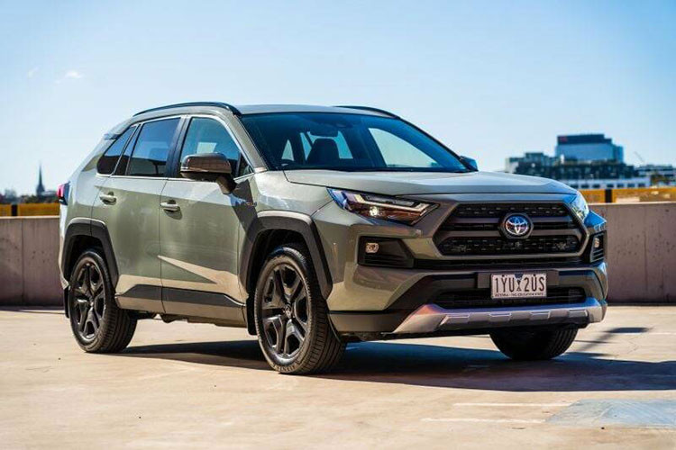 Toyota can nhac san xuat RAV4 2026 tai My do thue