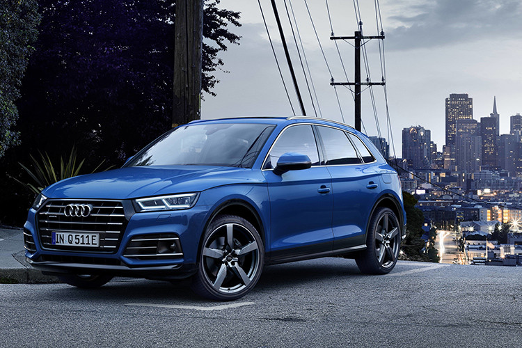 Hãng xe sang nước Đức - Audi vừa chính thức giới thiệu tới công chúng mẫu xe điện Q5 hybrid với tên gọi chính thức Audi Q5 55 TFSI e quattro mới, nhằm tăng cường thêm cho các phân khúc hiện có của mình.