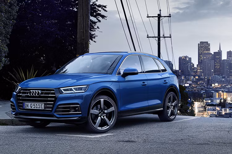 Hãng xe sang nước Đức - Audi vừa chính thức giới thiệu tới công chúng mẫu xe điện Q5 hybrid với tên gọi chính thức Audi Q5 55 TFSI e quattro mới, nhằm tăng cường thêm cho các phân khúc hiện có của mình.