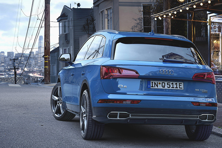 Ngoài ra về trang bị sẽ có điều hoà tự động 3 vùng độc lập, hệ thống sạc không dây, hệ thống thông tin hỗ trợ người lái hiện đại và đặc biệt hơn.