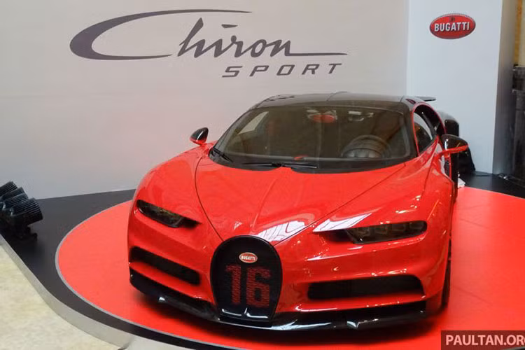 Hiện chưa rõ giá của Bugatti Chiron Sport tại thị trường Singapore. Trong khi đó, tại Mỹ, siêu xe này có giá lên đến 3,26 triệu USD (74,2 tỷ đồng). Cách đây 2 năm, Bugatti Chiron bản thường đã từng ra mắt Singapore và được bán với giá 4 triệu SGD (tương đương 67,3 tỷ đồng).