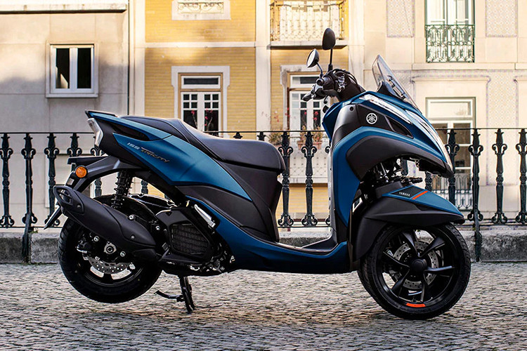 Mẫu xe ga 3 bánh Yamaha Tricity 155 2024 bên cạnh việc được bổ sung các màu sắc mới thì cũng được nâng cấp ở cụm đồng hồ. Theo đó, ở phiên bản mới này mẫu xe tay ga 3 bánh của Yamaha sử dụng cụm đồng hồ kỹ thuật số hoàn toàn và có chức năng kết nối với smartphone.