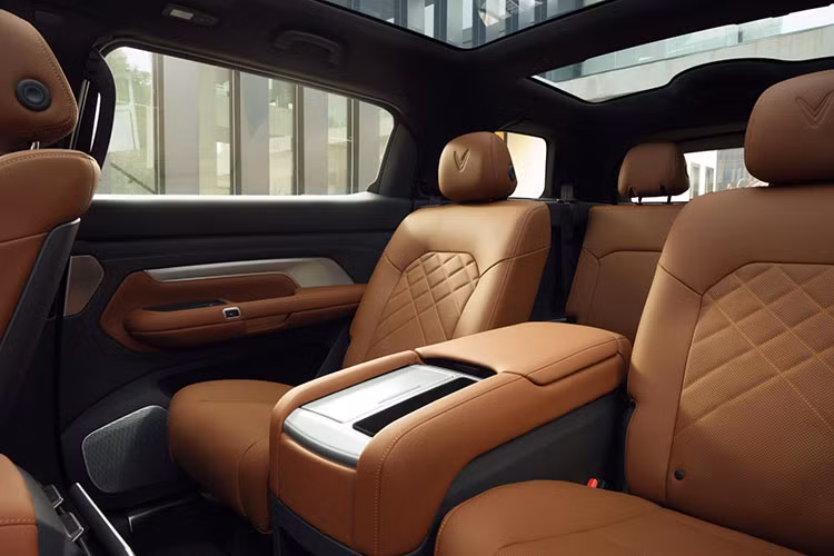 Việt Nam là một trong bảy quốc gia sáng lập và là đối tác chính thức của P4G, cùng với Hàn Quốc, Đan Mạch, Hà Lan, Indonesia, Ethiopia và Kenya. Việc đăng cai tổ chức Hội nghị Thượng đỉnh P4G không chỉ khẳng định vai trò tích cực của Việt Nam trong các nỗ lực toàn cầu hướng tới phát triển bền vững, mà còn là cơ hội để quảng bá hình ảnh đất nước năng động, đổi mới và cam kết mạnh mẽ với mục tiêu xanh.