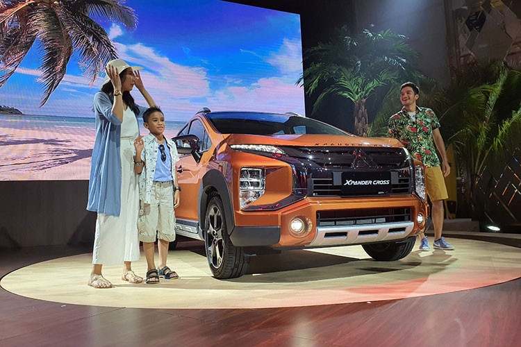 Giá xe Mitsubishi Xpander Cross sau khi chính thức được trình làng tại Indonesia được niêm yết từ 18.600 USD (tương đương 430 triệu đồng).