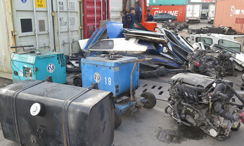 Truy tim chu nhan cua 90 container hang tai cang Hai Phong