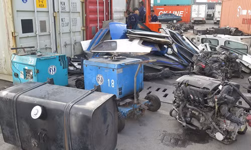 Truy tim chu nhan cua 90 container hang tai cang Hai Phong