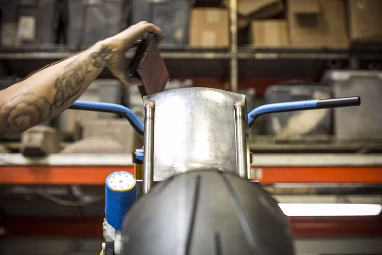 Tất cả những gì xuất hiện để làm nên chiếc xe đều được các kỹ sư và những người thợ lành nghề của Victory và Roland Sands dày công nghiên cứu hoàn thiện.