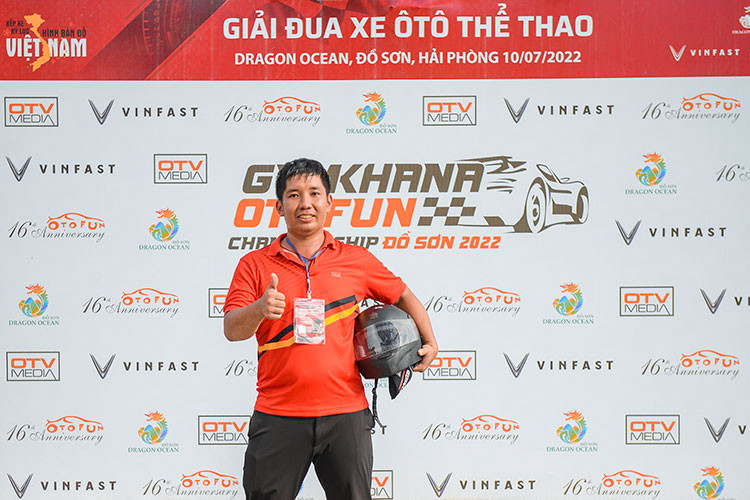 Sau gần 12h tranh tài đầy kịch tính, Giải Gymkhana Otofun Championship tại Đồ Sơn, Hải Phòng đã có chủ nhân vô địch là anh Phạm Hoàng Đức - anh đã vượt qua hàng chục đối thủ để giành giải thườn của BTC.