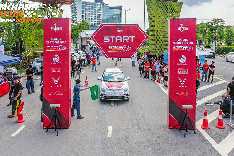 Có khoảng 40 vận động viên cùng thi tài dưới sự cổ vũ nhiệt tình của người dân Hải Phòng. Sau vòng loại, ban tổ chức lựa chọn ra 24 tay đua có thành tích tốt nhất để tham gia vòng chung kết vào buổi chiều cùng ngày, và chỉ được sử dụng xe VinFast VF e34 nguyên bản.