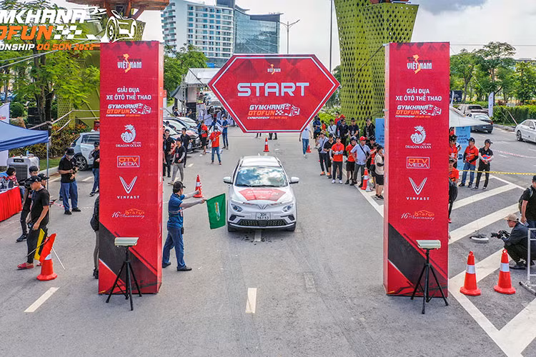 Có khoảng 40 vận động viên cùng thi tài dưới sự cổ vũ nhiệt tình của người dân Hải Phòng. Sau vòng loại, ban tổ chức lựa chọn ra 24 tay đua có thành tích tốt nhất để tham gia vòng chung kết vào buổi chiều cùng ngày, và chỉ được sử dụng xe VinFast VF e34 nguyên bản.