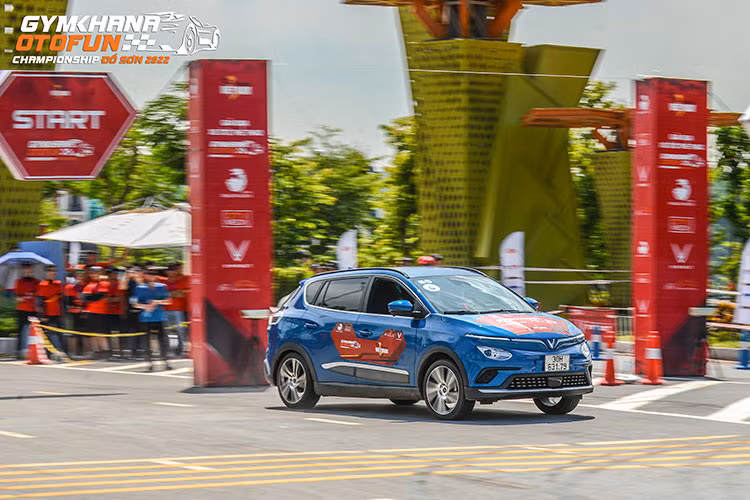 Đây là giải đua gymkhana đầu tiên sử dụng ôtô điện tại Việt Nam. 10 chiếc Vinfast VF e34 đua Gymkhana được sử dụng cho vòng chung kết. Trước khi thi đấu, các tay lái được ban tổ chức phổ biến điều lệ, đặc tính của VF e34 cũng như các quy tắc an toàn.