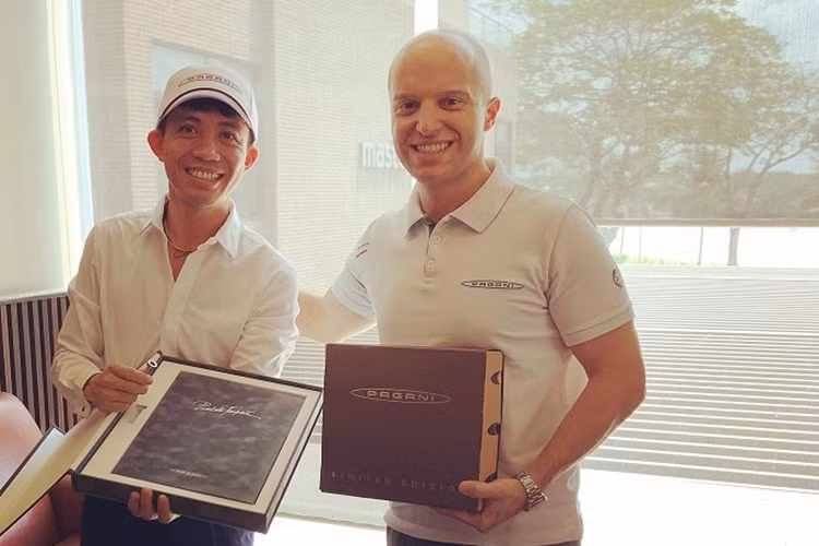 Đây là mẫu xe được sản xuất số lượng giới hạn 100 chiếc trên toàn cầu. Nguyên nhân hãng siêu xe Pagani chỉ sản xuất 100 chiếc Huayra là bởi một thỏa thuận với Mercedes-AMG, hãng xe Đức chỉ cung cấp 100 cỗ máy M158 trang bị trên Huayra.