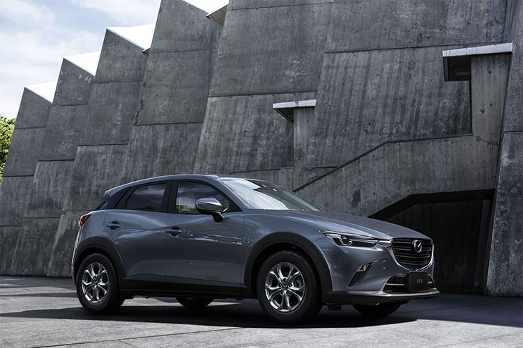 Cùng với CX-30, Mazda CX-3 thế hệ mới sẽ là mẫu xe gầm cao mới gia nhập dải sản phẩm Mazda tại thị trường Việt trong năm nay. Hiện tại, một số đại lý tại Việt Nam đã nhận đặt cọc mẫu này từ 12/04.